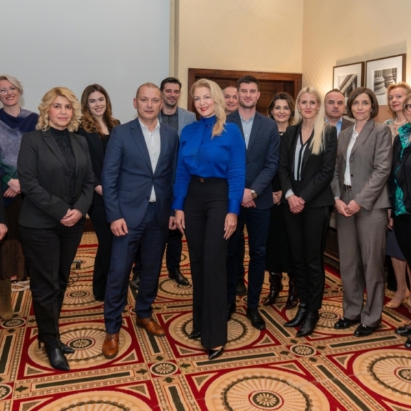 2025-04-04-00-03-32-908