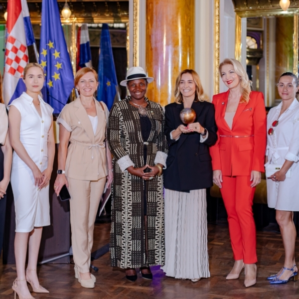 IICA Future Green Business (002)